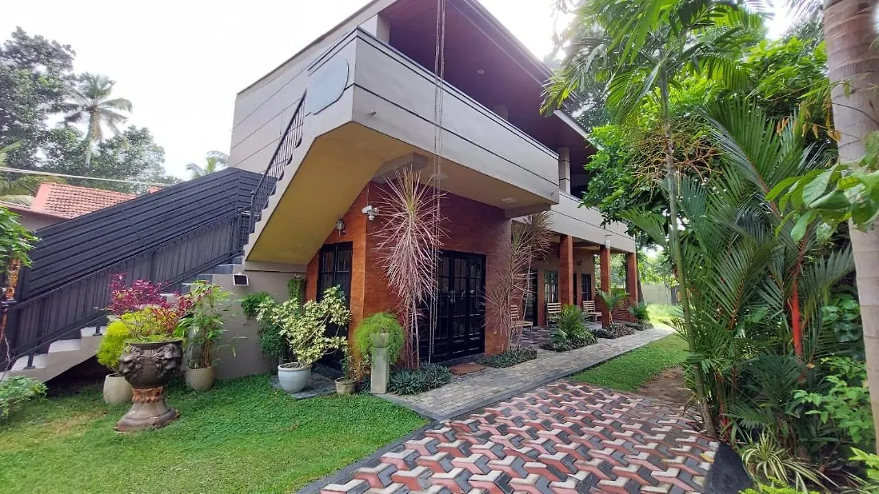 Edwin'S Airport Garden Bed & Breakfast Negombo Sri Lanka