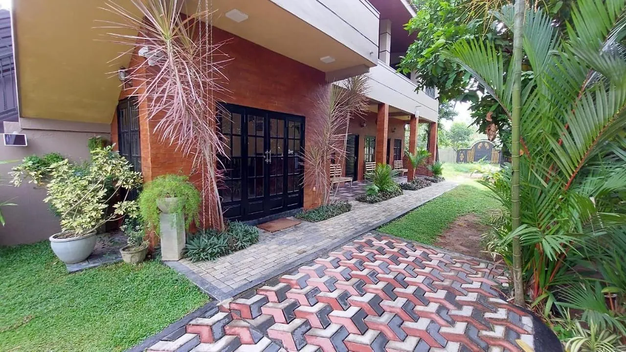 Edwin'S Airport Garden Bed & Breakfast Negombo