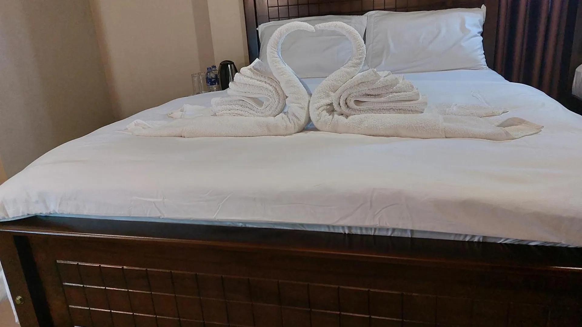 Edwin'S Airport Garden Bed & Breakfast Negombo Sri Lanka